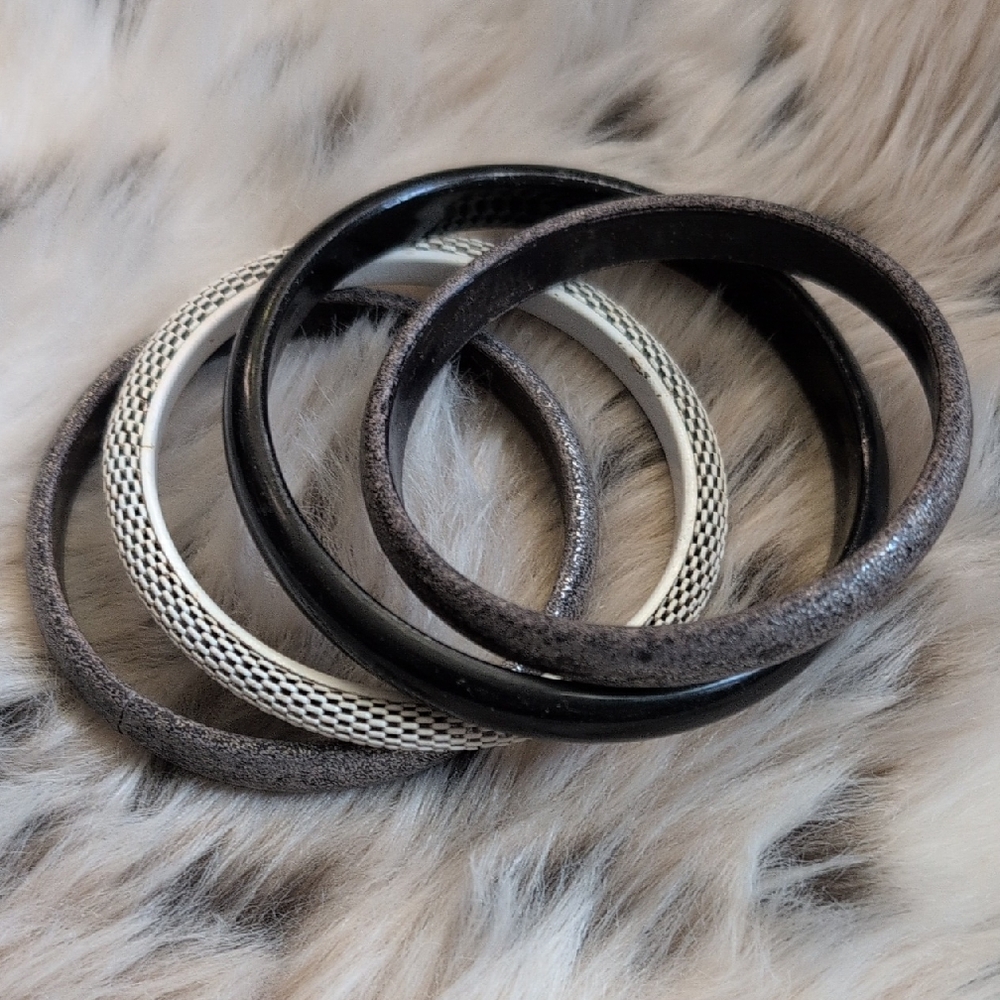 Elegant Black and Silver Bangle (Set Of 4)